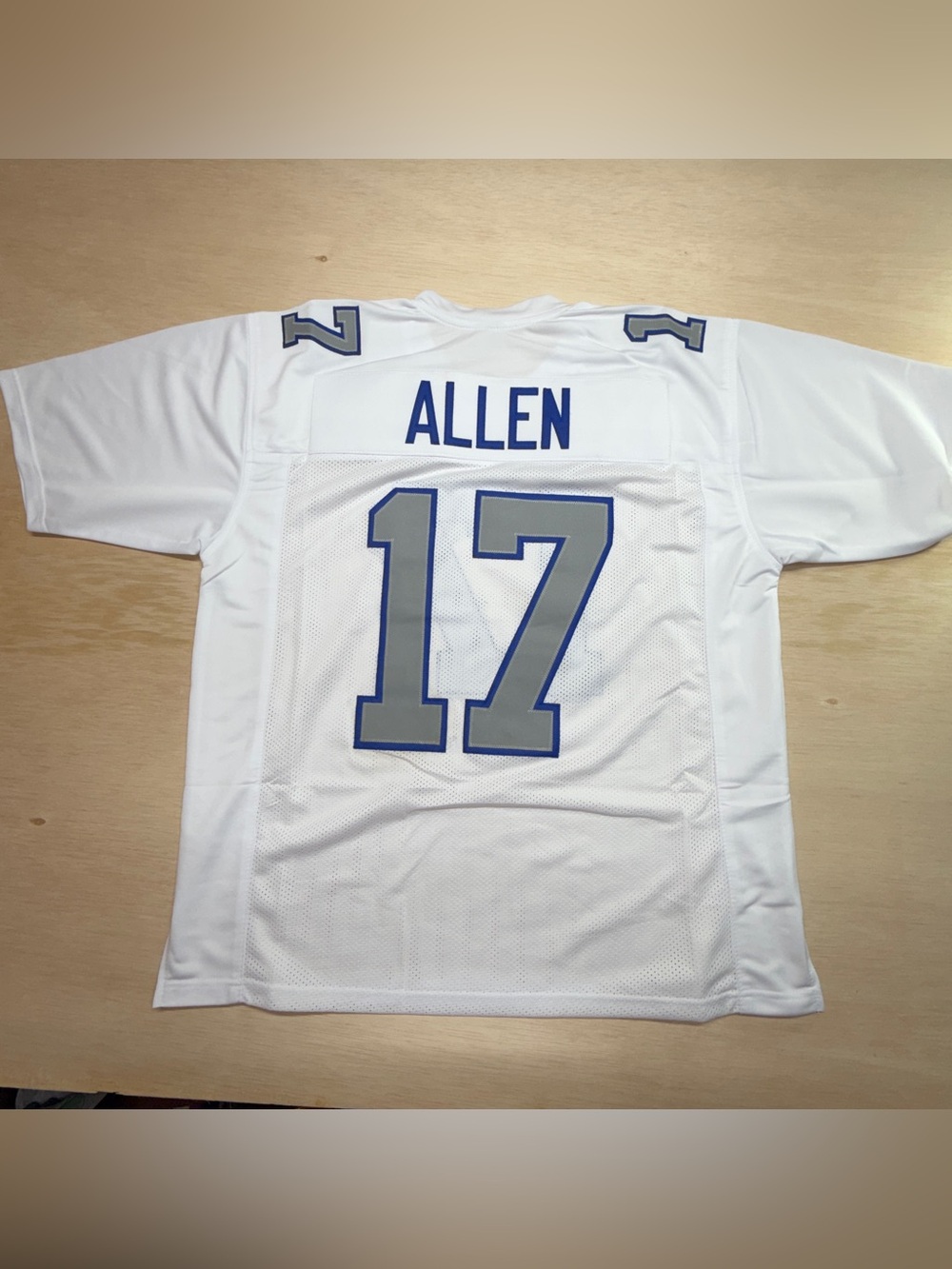 Buffalo Bills Josh Allen #17 Stitched Jersey White XL New Unsigned Custom